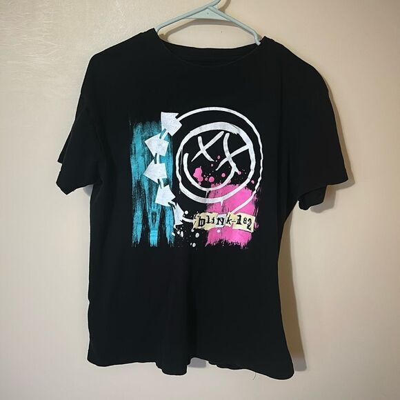 Blink 182 Logo Band T-Shirt Size Women’s large - Picture 1 of 4